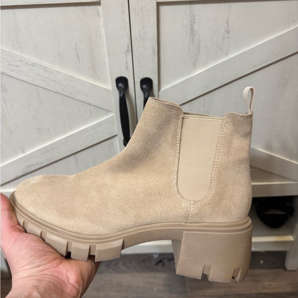 Steve Madden Women's Cream Chelsea Boots - Size 8.5